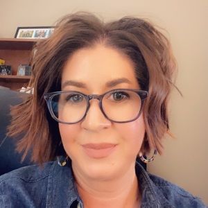 Meet your Posher, Angela